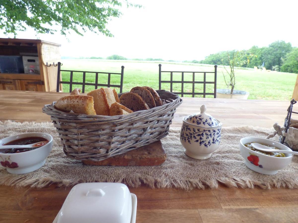 Britavit Bed & Breakfast Saint-Avit-Senieur Exterior photo